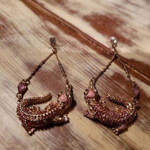 Alligator earrings betset Johnson